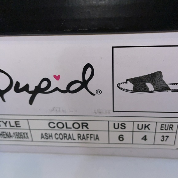 Sandals - Picture 2 of 5